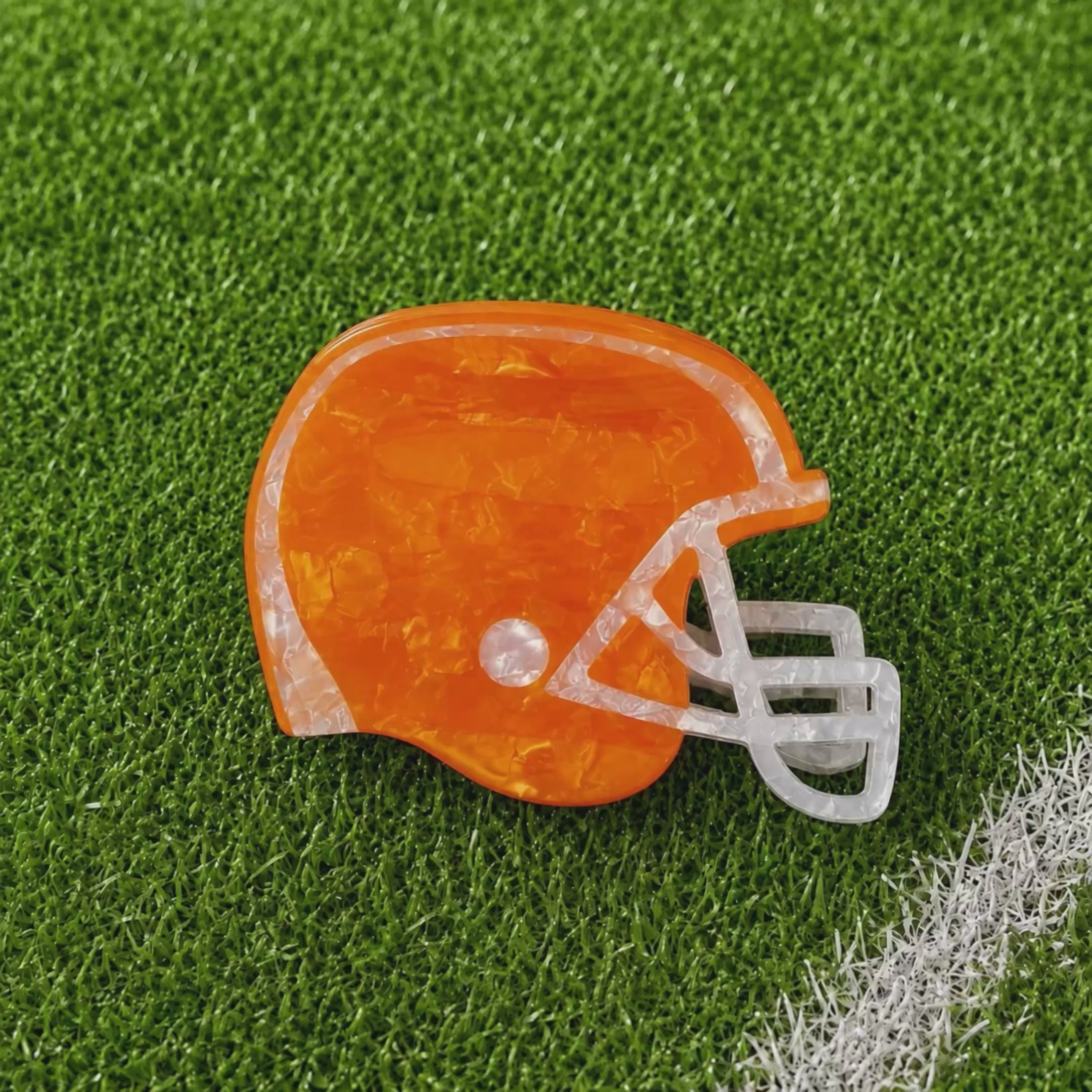 a stop motion video displaying all the different color hair claws available on a green turf background
